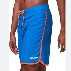 OAKLEY Men's 32 Standard Solid Crest 19 Boardshort Swim Trunks